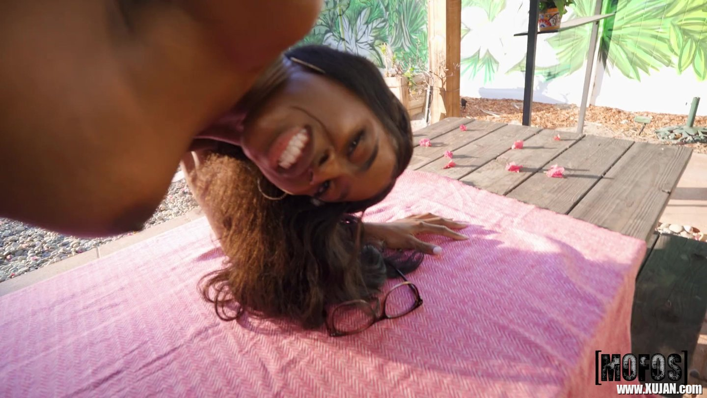 Kinky chocolate bitch Nicole Kitt sucks and fucks a big white dick - Photo #1217058