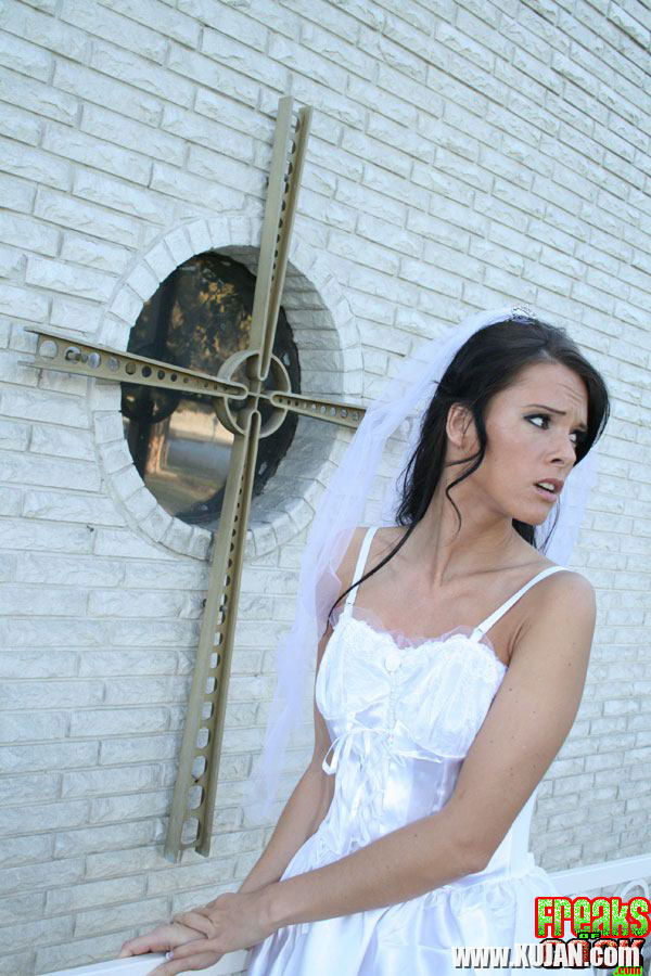 MILF babe in brides dress Jennifer Dark spreading pussy - Photo #1220662