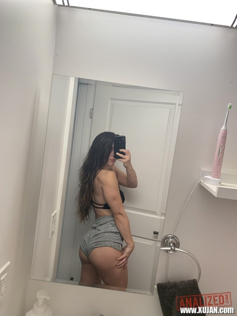 Fit babe Abbie Maley takes a hot mirror selfie - Photo #1222204