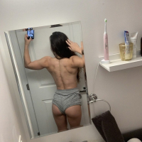 Fit babe Abbie Maley takes a hot mirror selfie