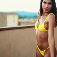 Baby Nicols in sexy yellow bikini mounts a schlong