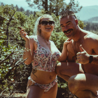 Emily Right bangs with a muscular stud in a van