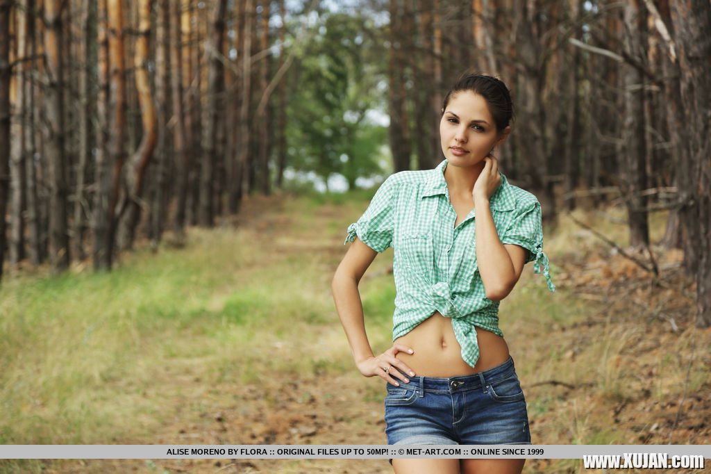 Alise Moreno naked in a Forest showing her Holes - Photo #1242819
