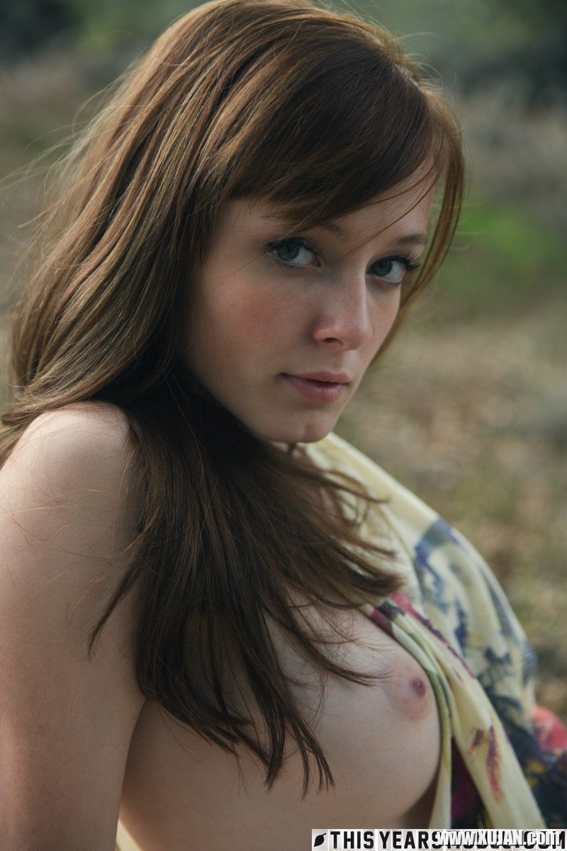 Pretty Kenze Thomas flashing her Pussy outdoors - Photo #1256425