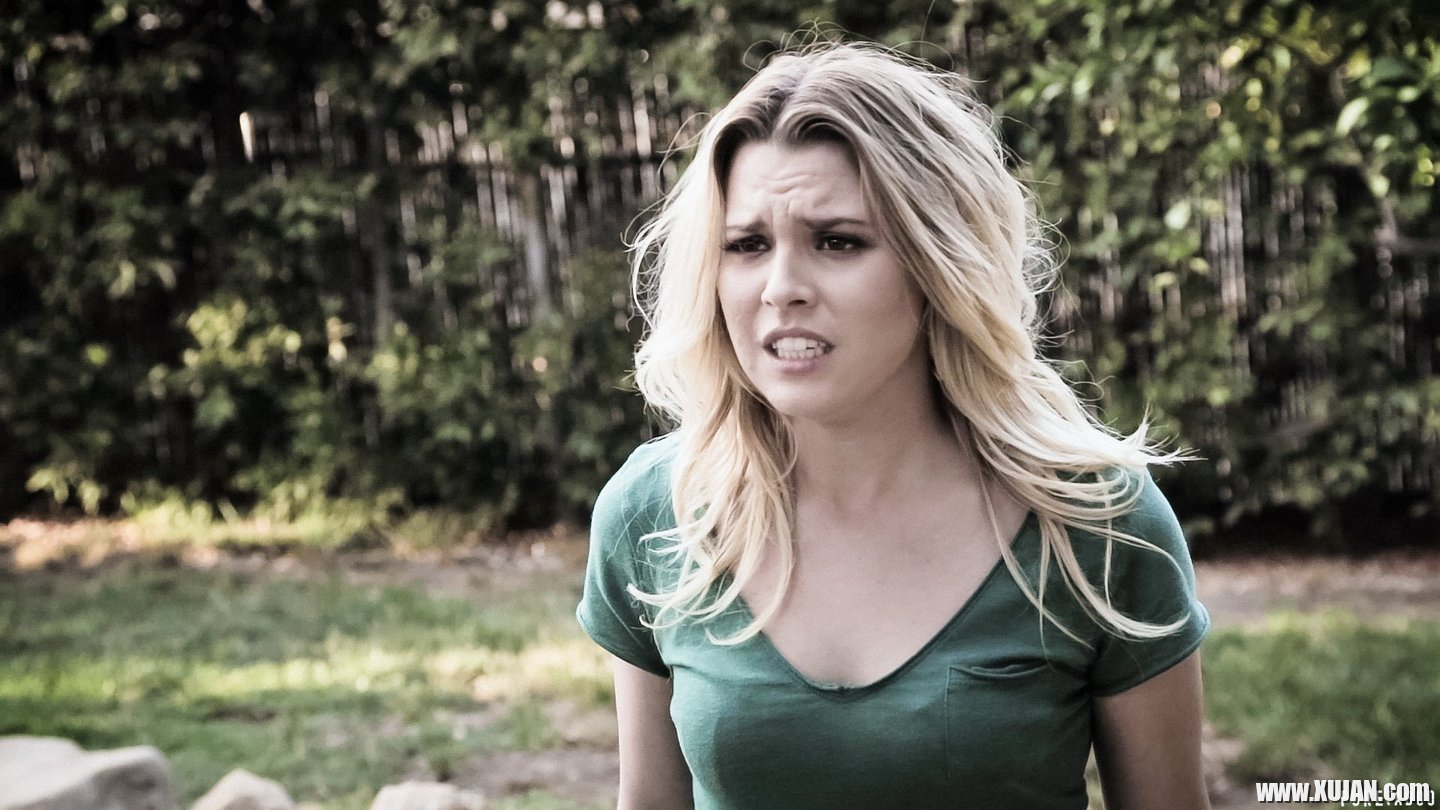Aubrey Sinclair sucks a Dick and fucked in Her Car - Photo #1256786