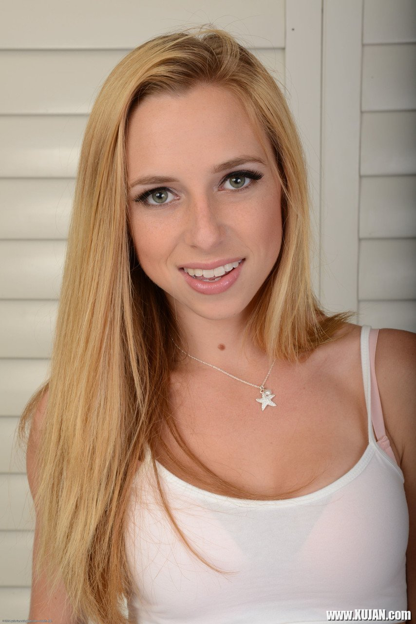 Hot blonde girl Taylor Whyte gets completely naked while posing - Photo #1260293