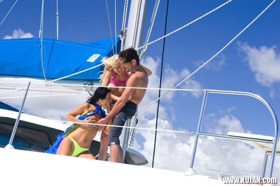 Diana Gold and Simonne Style enjoy an FFM anal threesome on the boat - Photo #1261171