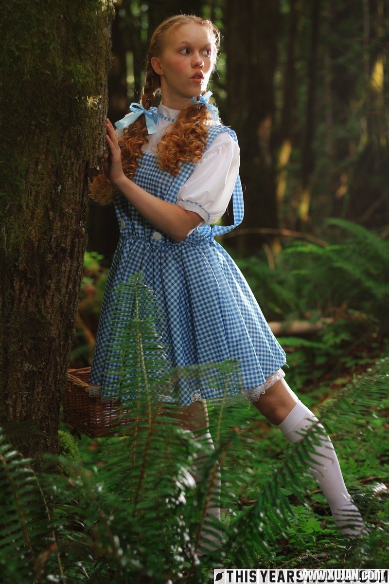 Sexy Dolly Little removes her Dress in the Forest - Photo #1297973