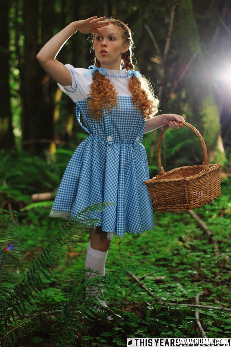 Sexy Dolly Little removes her Dress in the Forest - Photo #1297974