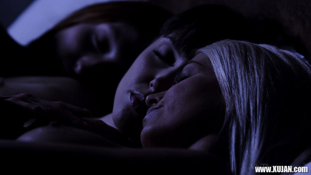 Hot teens Michelle Lena and Zoe pleasure each other in Induction - Photo #1302970