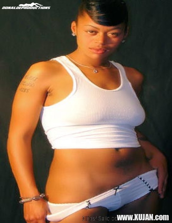 Nikki modeling topless - Photo #1304464