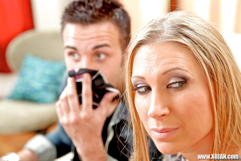Busty MILF Devon Lee cheating on her husband with a well hung stud - Photo #1311008