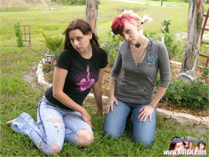 Emo Amateur Girlfriends Spreading Tight Pink Pussies - Photo #1330113