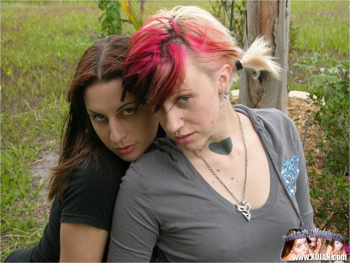 Emo Amateur Girlfriends Spreading Tight Pink Pussies - Photo #1330114