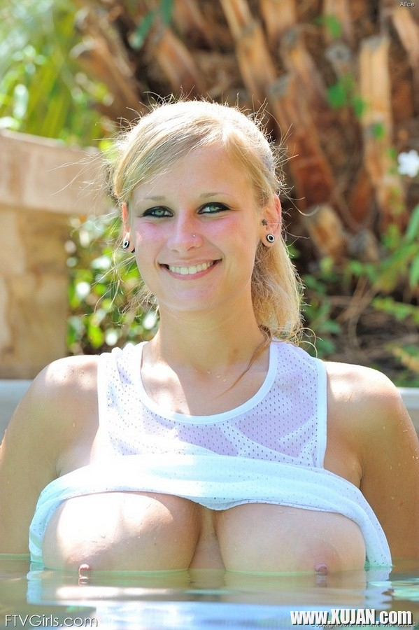 Alice is pink and wet - Photo #1330336