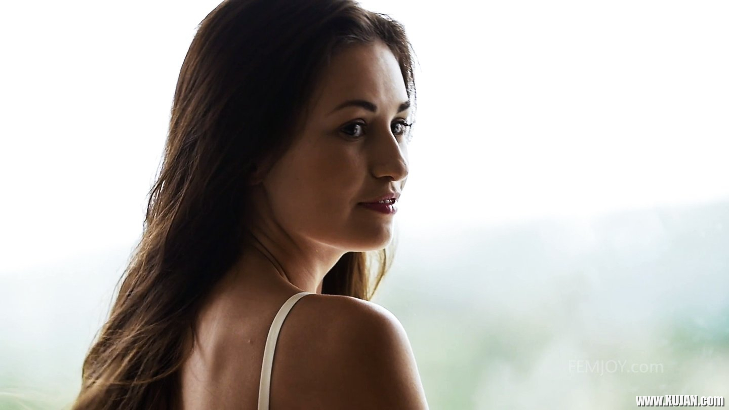 Sultry brunette babe Demi Fray bending over naked - Photo #1332140