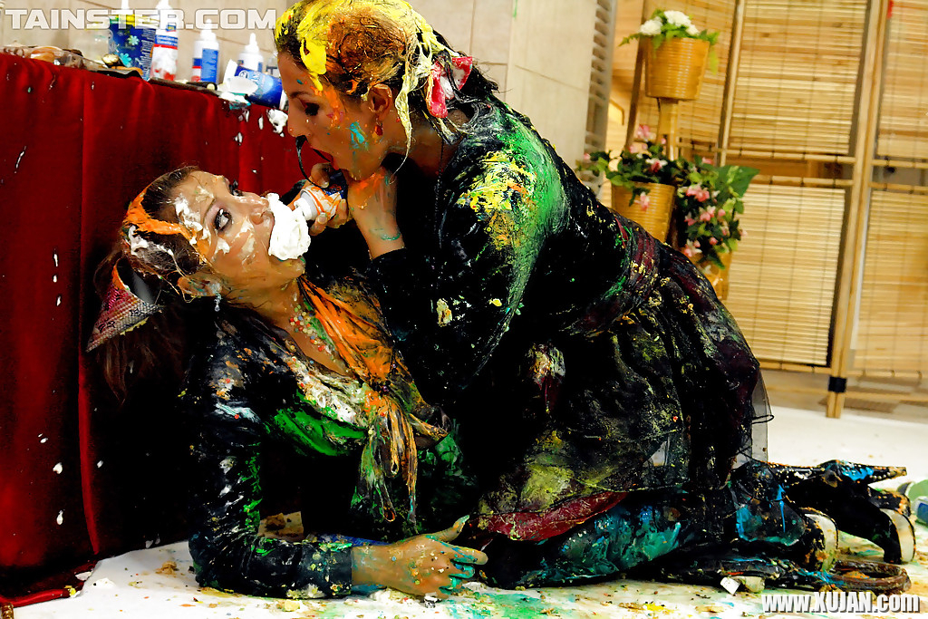 Fetish ladies Gina Killmer Valentina Ross make some wild messy action - Photo #1336072