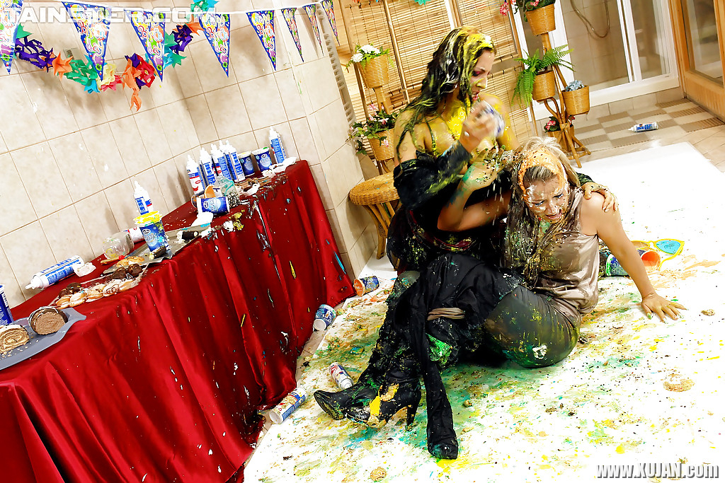 Fetish ladies Gina Killmer Valentina Ross make some wild messy action - Photo #1336073
