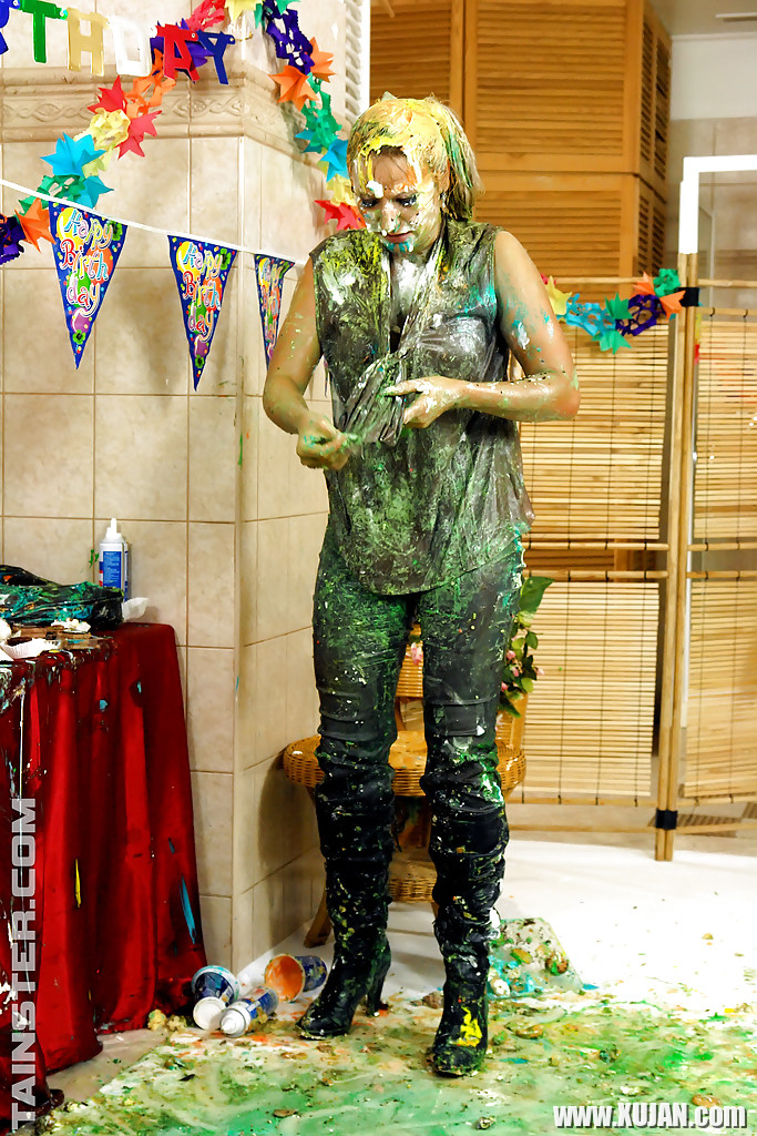 Fetish ladies Gina Killmer Valentina Ross make some wild messy action - Photo #1336077