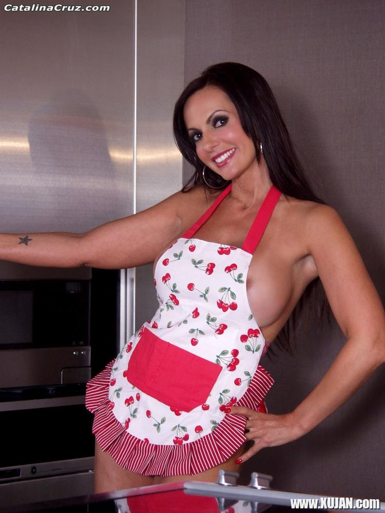 Catalina Cruz spreads her red cherry open - Photo #1338077