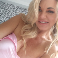Kinky Cutie Vicky Vette shows off Her Tits Toes