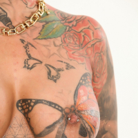 Mouthwatering Evilyn Ink peels off black lingerie