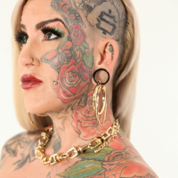 Mouthwatering Evilyn Ink peels off black lingerie