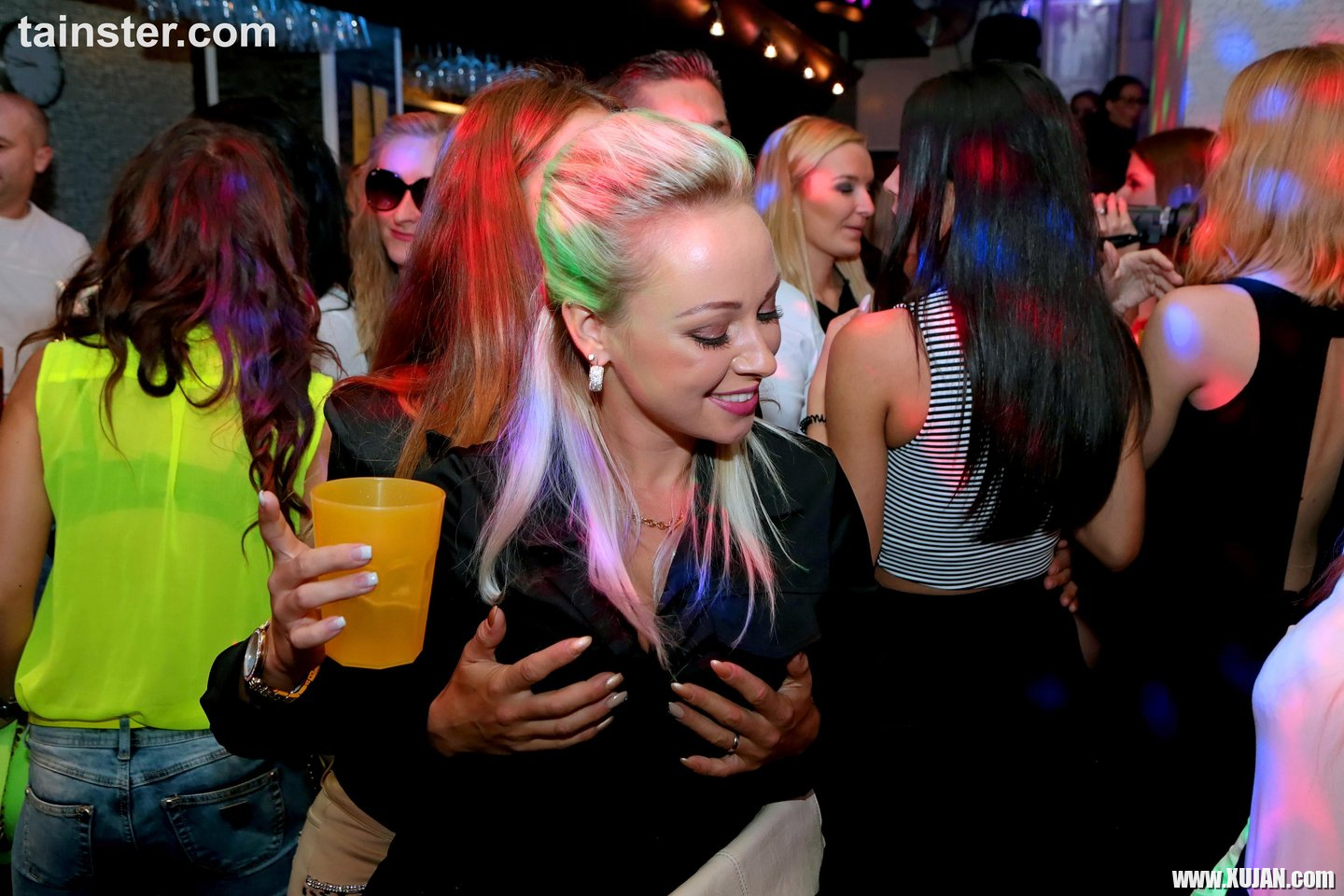 Naomi Nevena having lesbian Sex in a Night Club - Photo #1340145