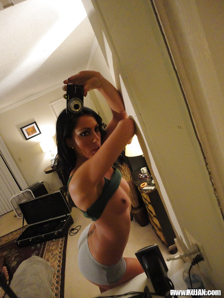 Amateur girlfriend Tiffany Brookes posing and taking photos of herself - Photo #1346272