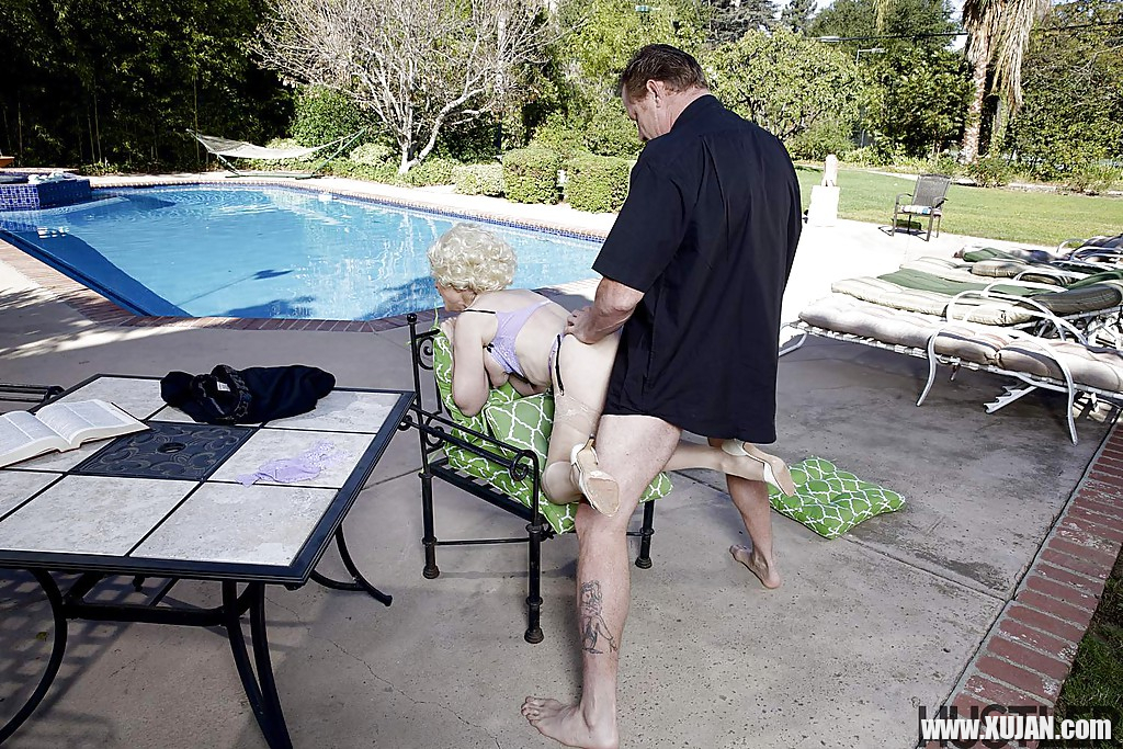 Older pornstar Nina Hartley having her vagina ate out beside pool - Photo #1349212