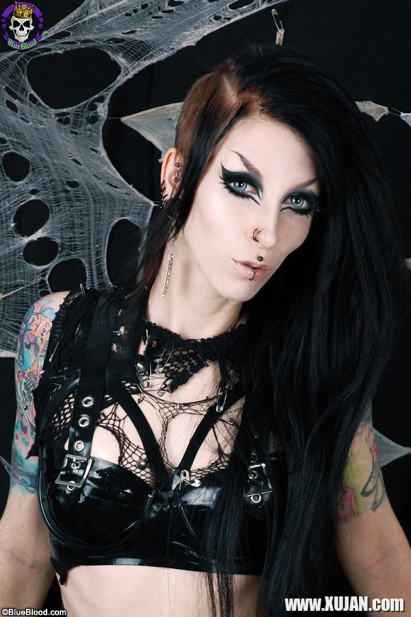 Goth Hottie Razor Candi unveils her perfect Body - Photo #1351351