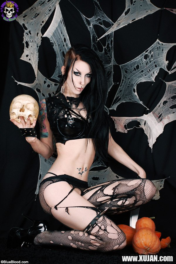 Goth Hottie Razor Candi unveils her perfect Body - Photo #1351353