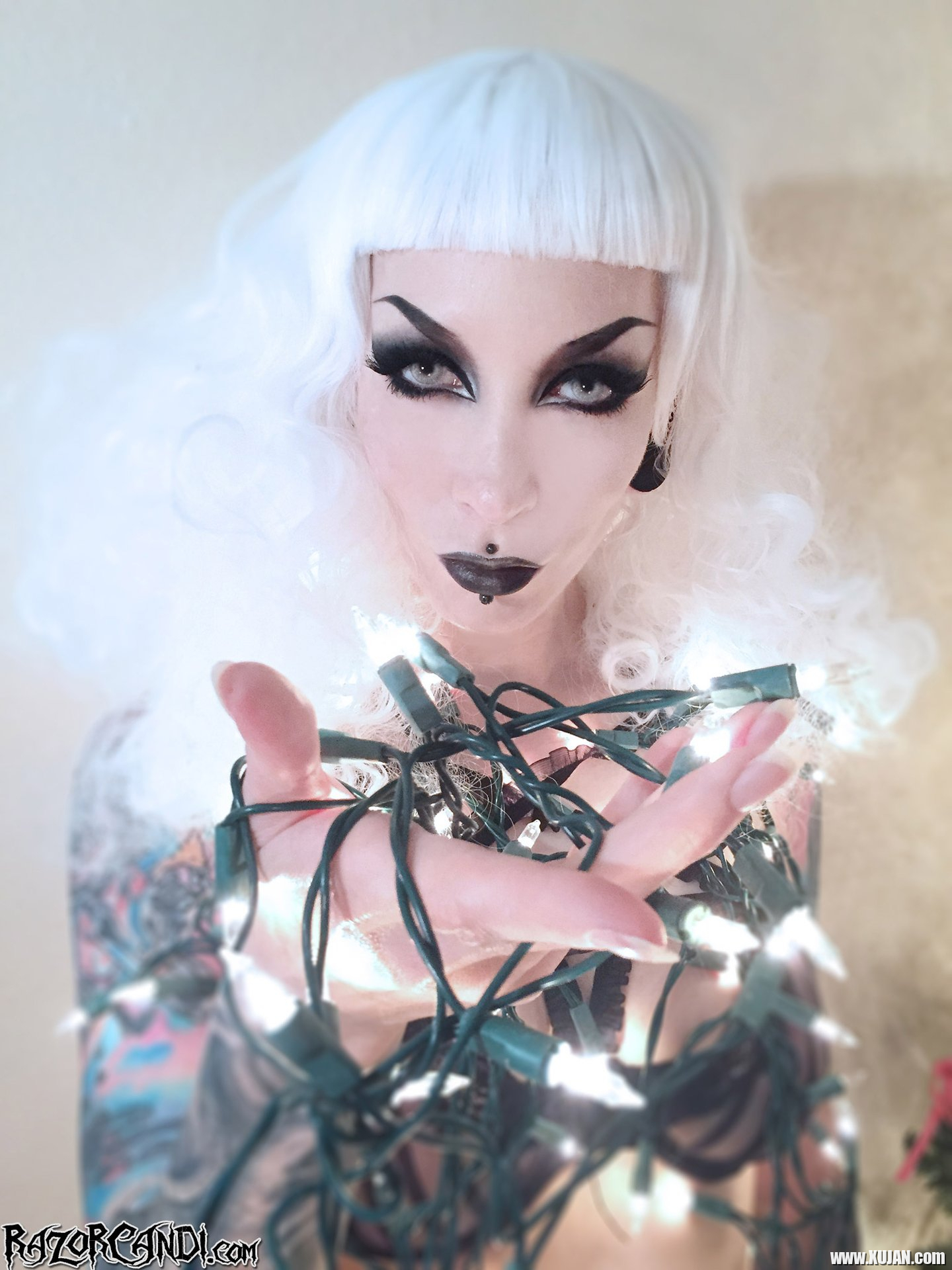 Alt Girl Razor Candi posing naked on Christmas Day - Photo #1351366
