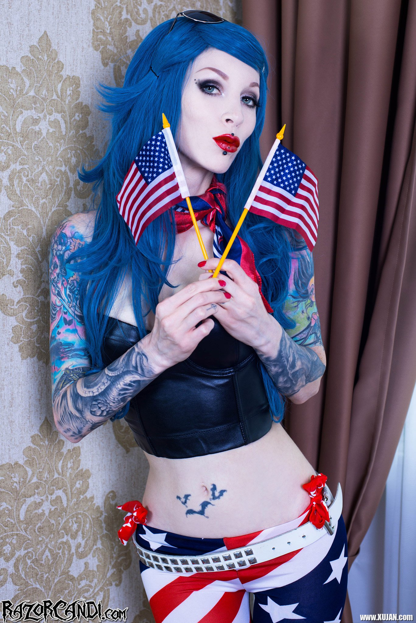 Patriotic Goth Razor Candi toying her shaved Pussy - Photo #1351378