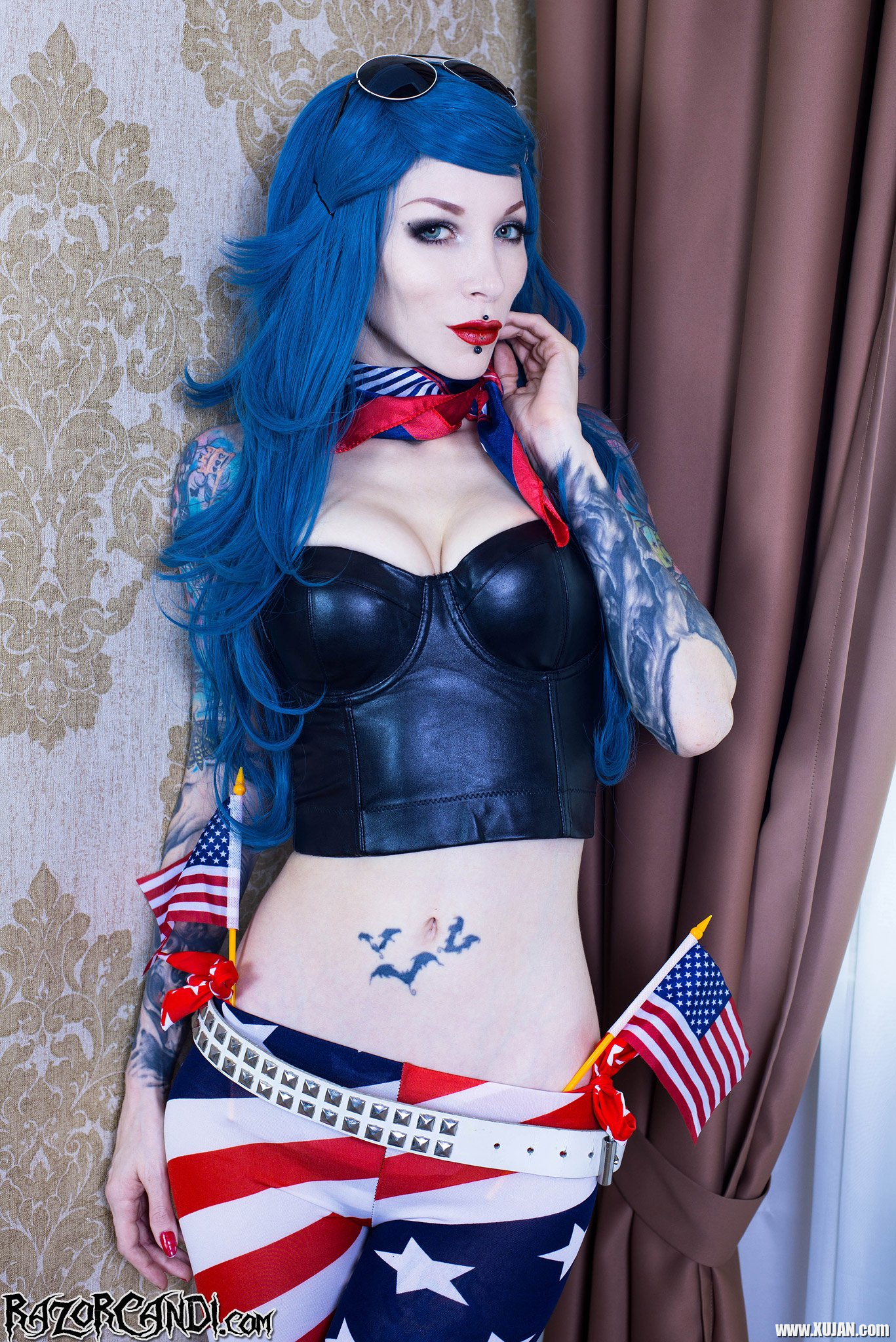 Patriotic Goth Razor Candi toying her shaved Pussy - Photo #1351380