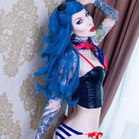 Patriotic Goth Razor Candi toying her shaved Pussy