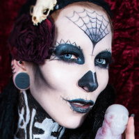 Alternative Model Razor Candi fucks a giant Dildo
