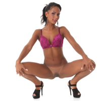 Beautiful brunette Isabella Chrystin spreads her legs