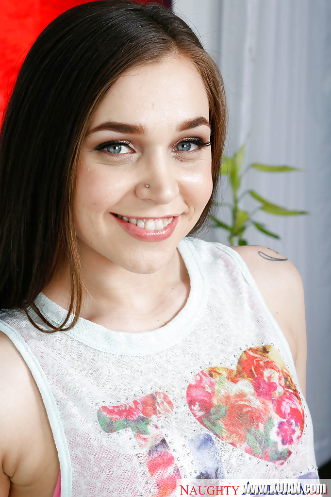 Babe teen Tiffany Star shows off her amazing slender shape - Photo #1361425