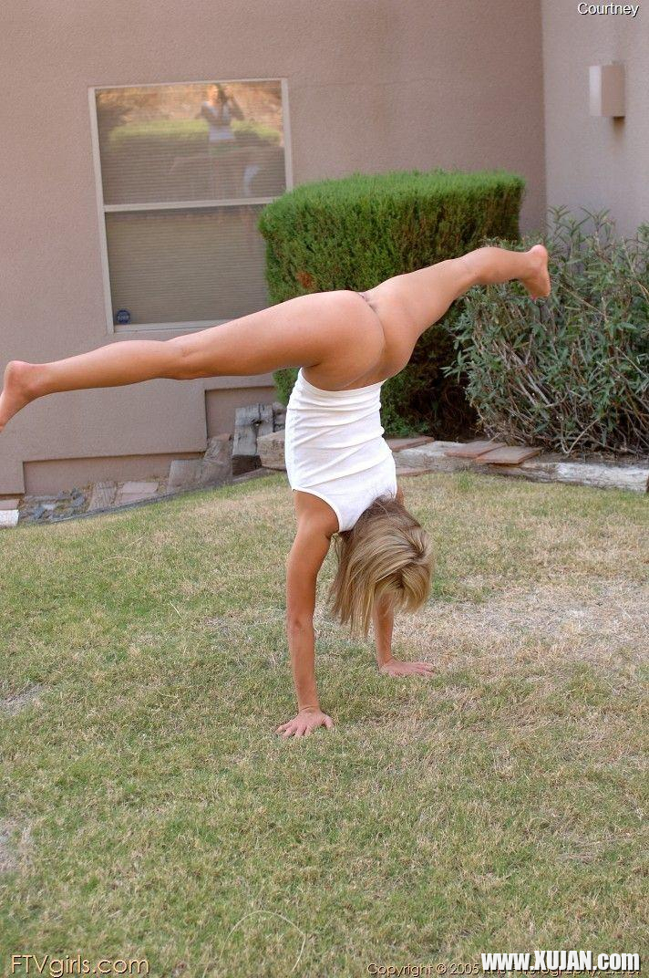 Pictures of Courtney Simpson doing some kinky gymnastics - Photo #1364400