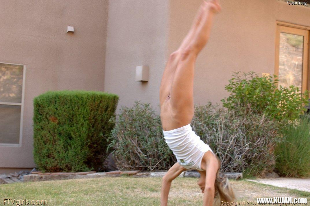 Pictures of Courtney Simpson doing some kinky gymnastics - Photo #1364401