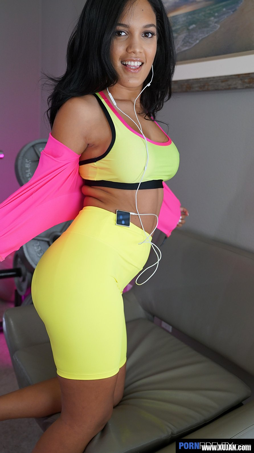 Alina Belle exposes hot ass in sexy tights in gym - Photo #1366152