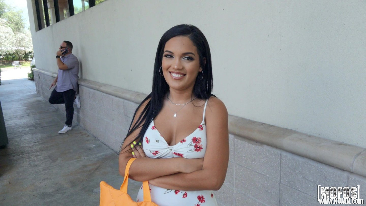 Playful Alina Belle picked up and banged outside - Photo #1366219