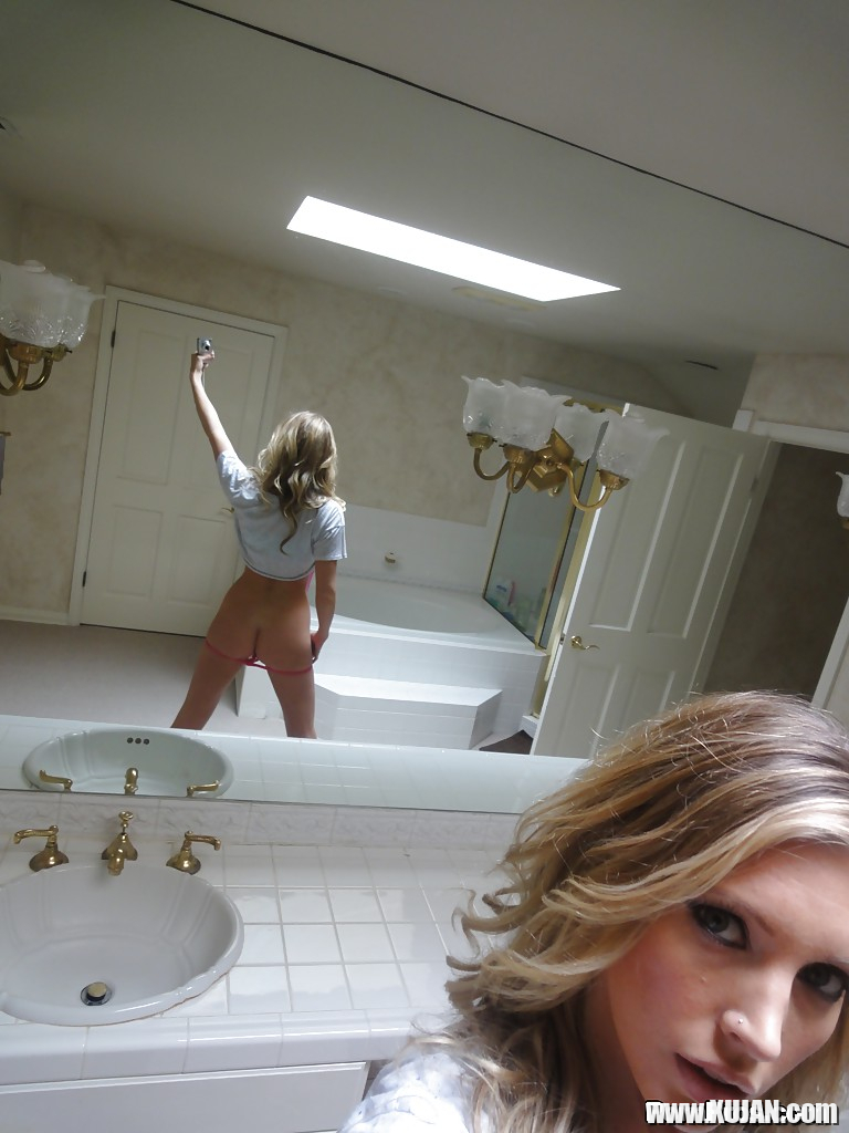 Young blonde Samantha Saint taking nude selfies in the bathroom - Photo #1376196