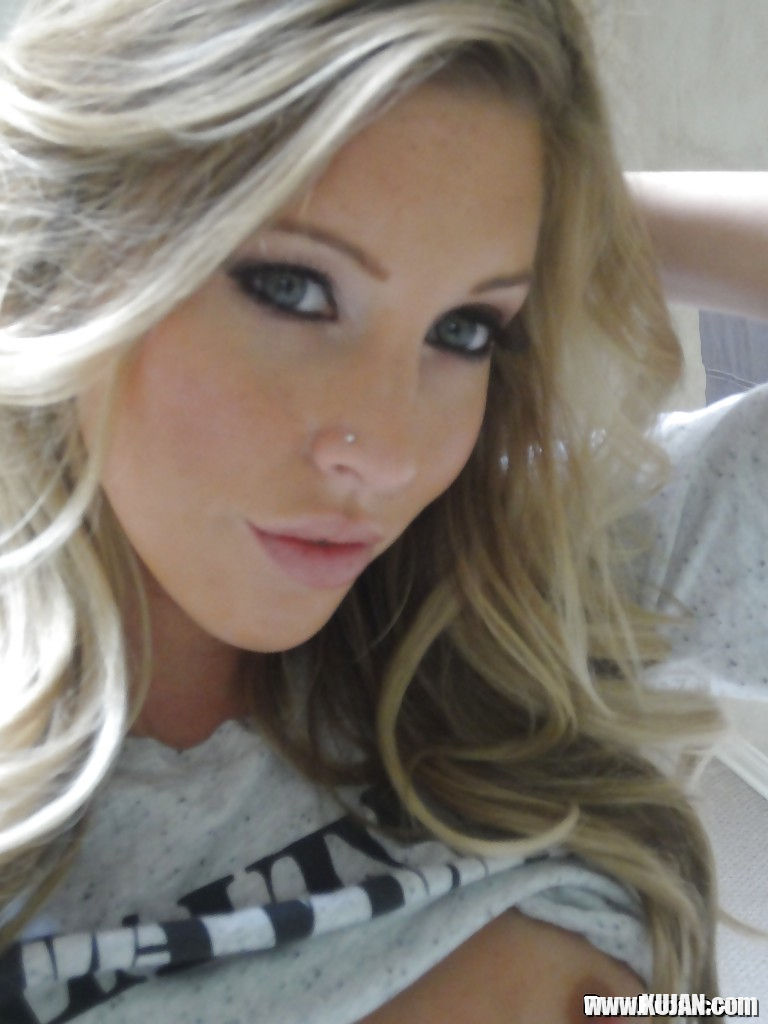 Young blonde Samantha Saint taking nude selfies in the bathroom - Photo #1376199