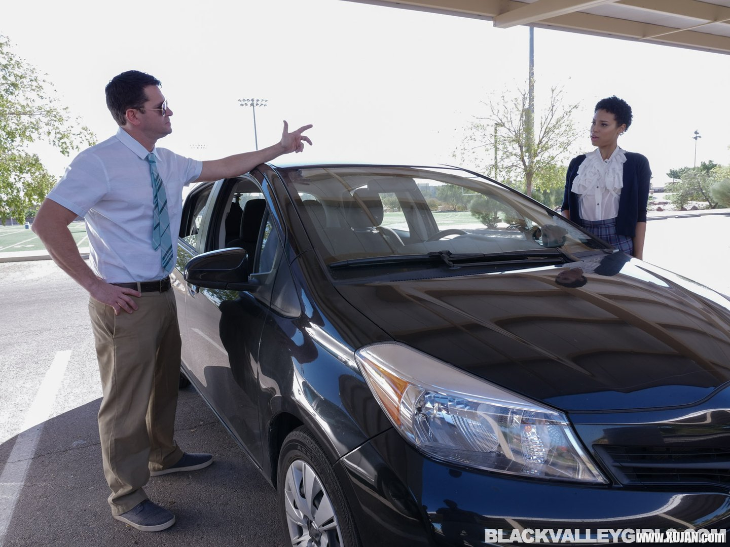 Kinky Diamond Banks fucks her driving instructor - Photo #1386136