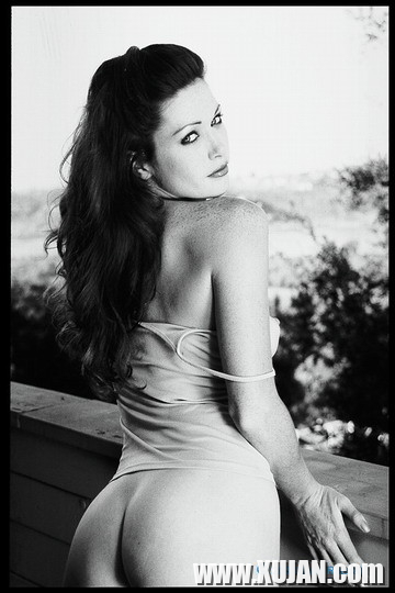 Black and white set of Aimee Sweet posing outdoors - Photo #1402793