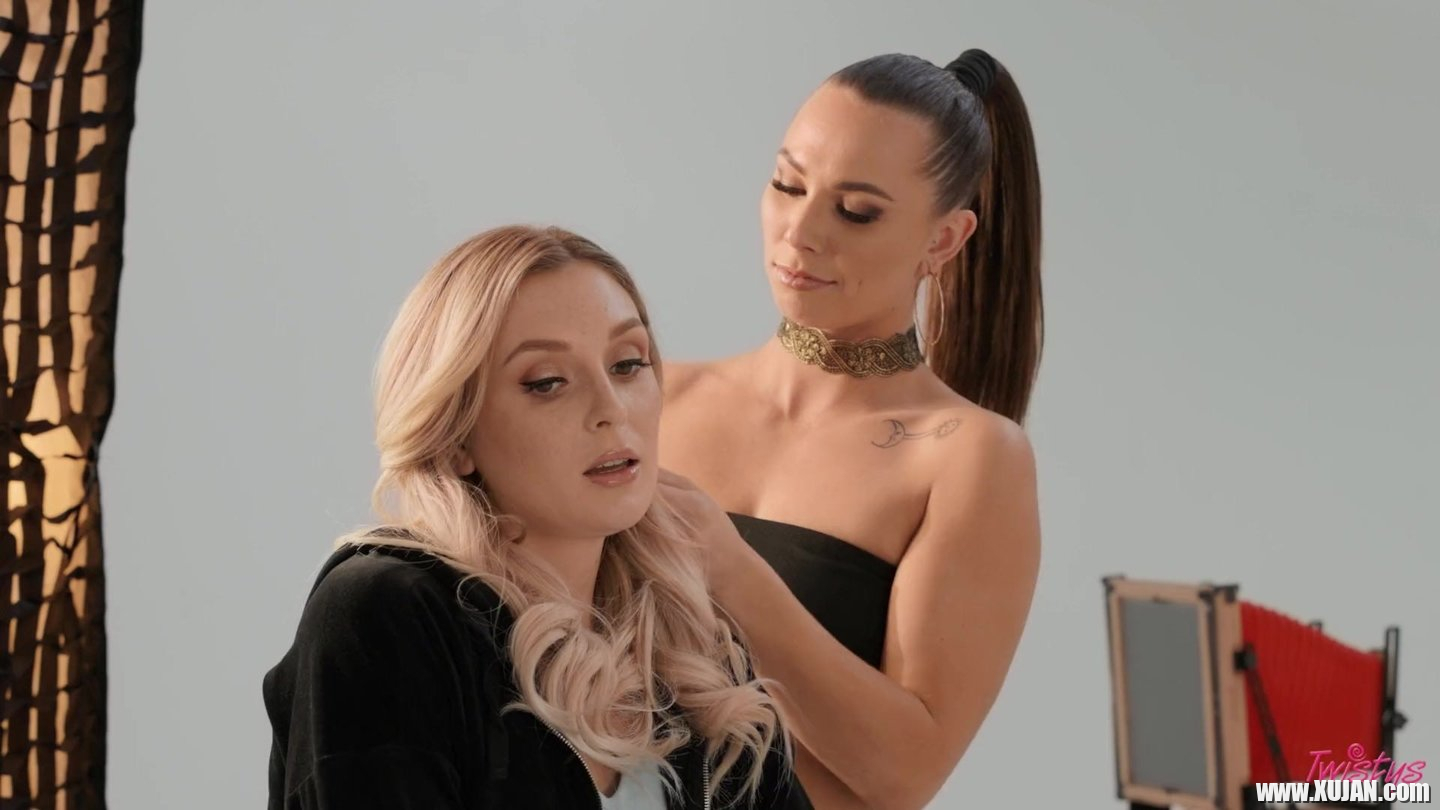 Aidra Fox and Charlotte enjoy pleasing each others cunts - Photo #1405438