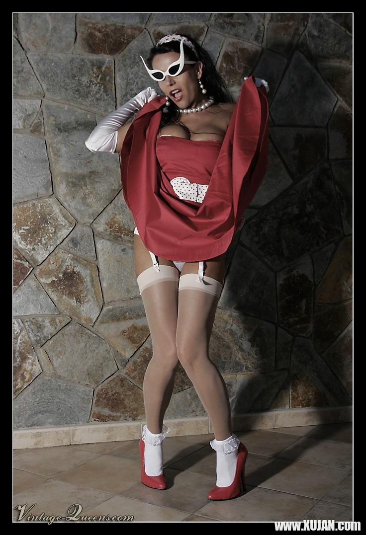 Vintage model Eve in fifties outfit - Photo #1407250
