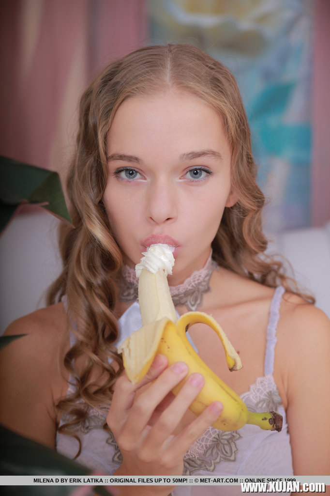 Fantastic tiny brunette Milena D stuffs a flower in her tight pussy - Photo #1408443